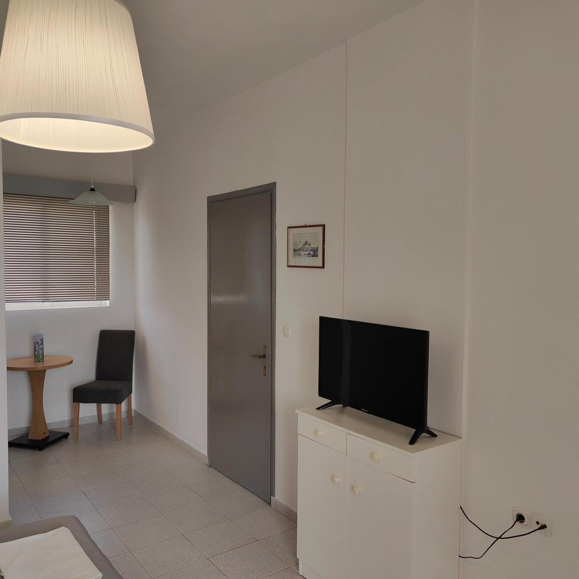Lefteris Apartments In Ialysos  Exterior photo