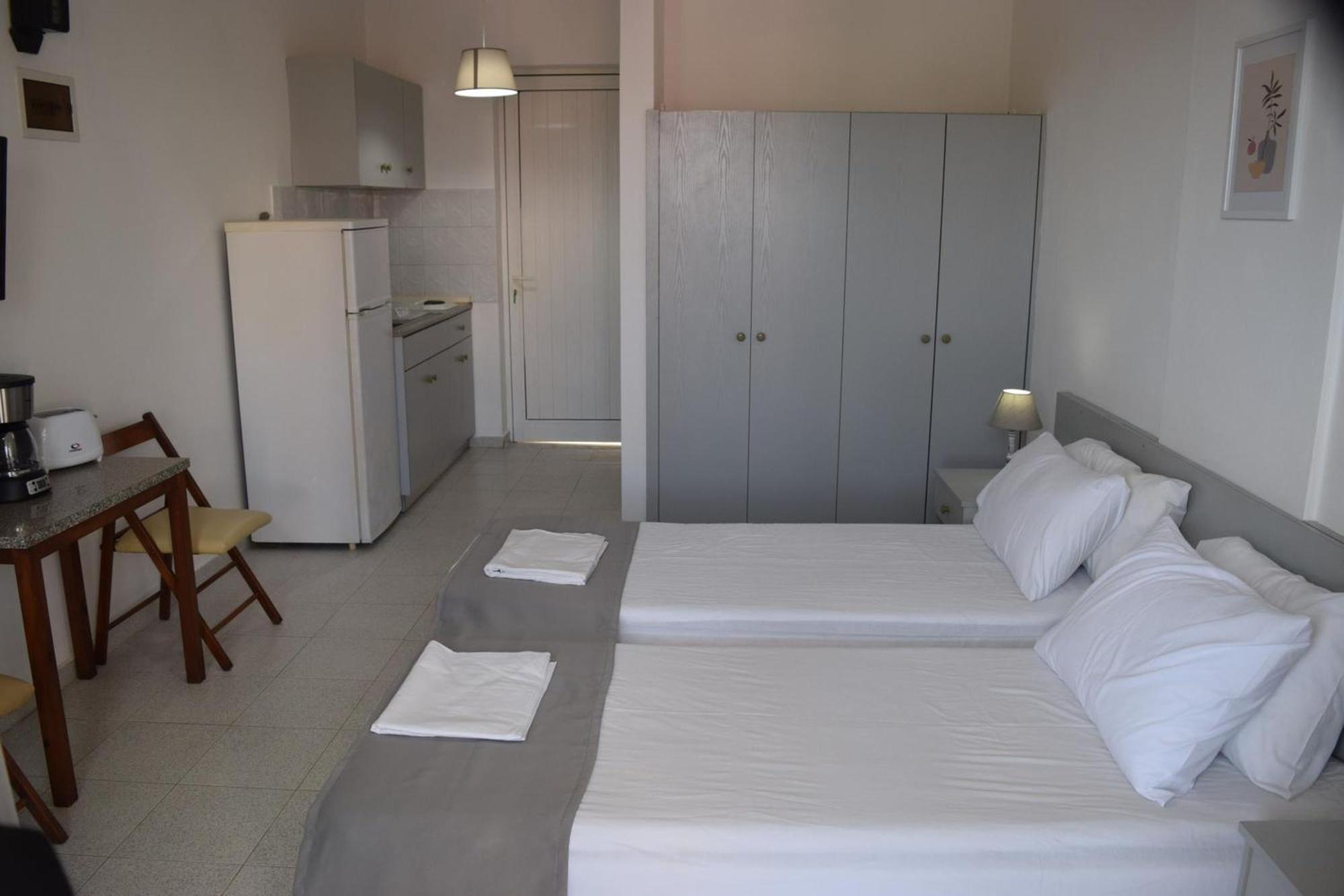 Lefteris Apartments In Ialysos  Exterior photo